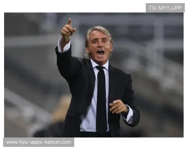 曼奇尼位置前移担任右边锋，重返罗马后战术角色发生改变